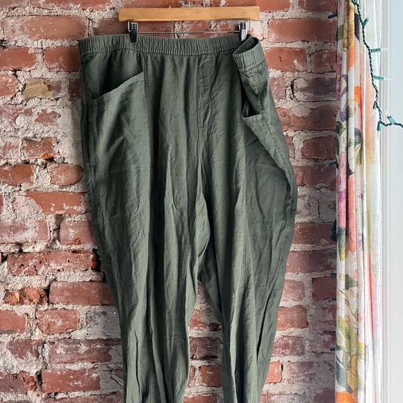 old navy linen crop pant in arugula - Picture 2 of 5